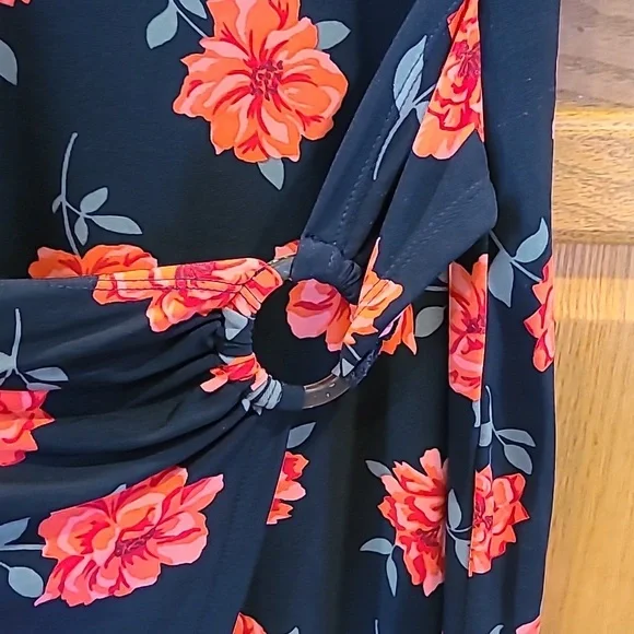 Dress - Picture 2 of 7